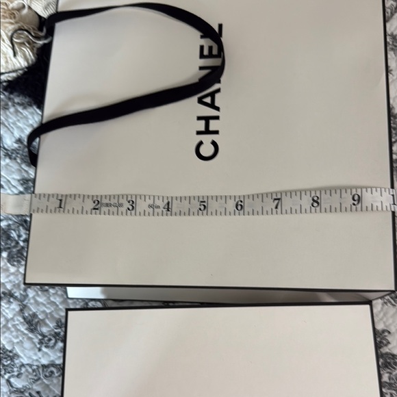 Chanel Classic White Wallet Box and Matching Gift Bag Duo & Tissue; New - Picture 7 of 13